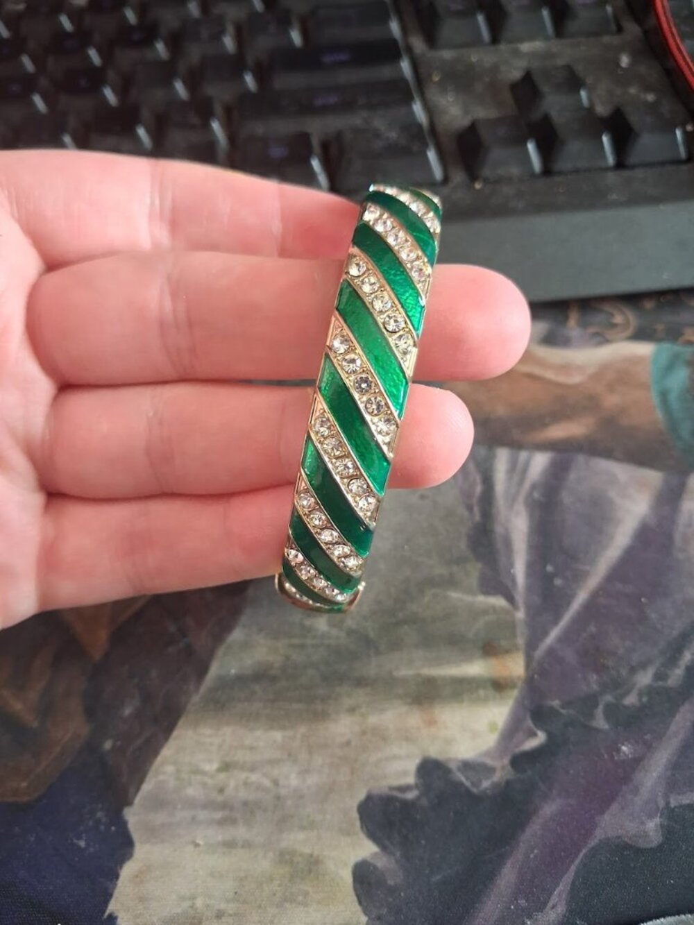 Openable bangle bracelet